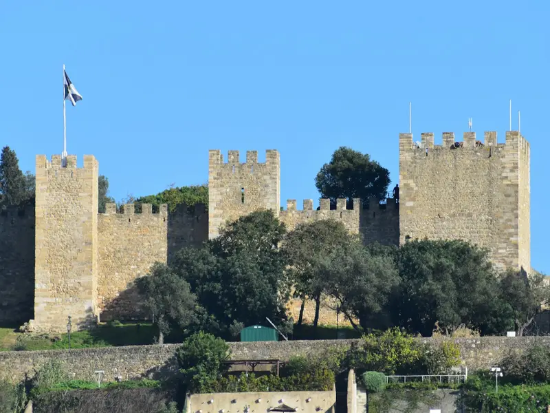 Mauern des Castelo de São Jorge